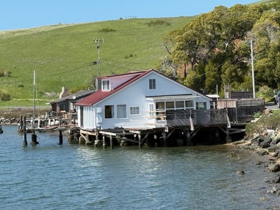 PHOTO (select to view enlarged photo)