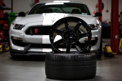 SHELBY GT350R CARBON FIBER
WHEEL (select to view enlarged photo)
