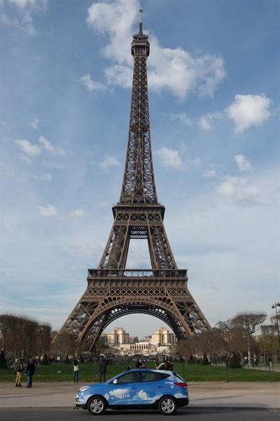 HYUNDAI FUEL CELL (select to view enlarged photo)