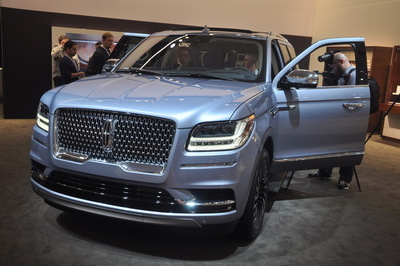 Lincoln Navigator (select to view enlarged photo)